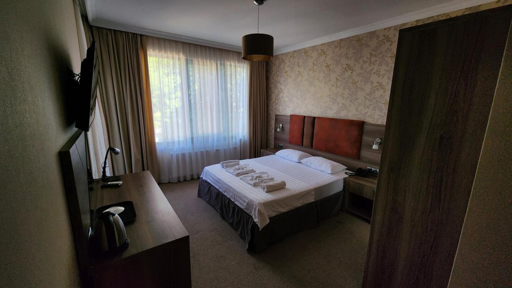 Hotel Montana クヴァリアティ エクステリア 写真
