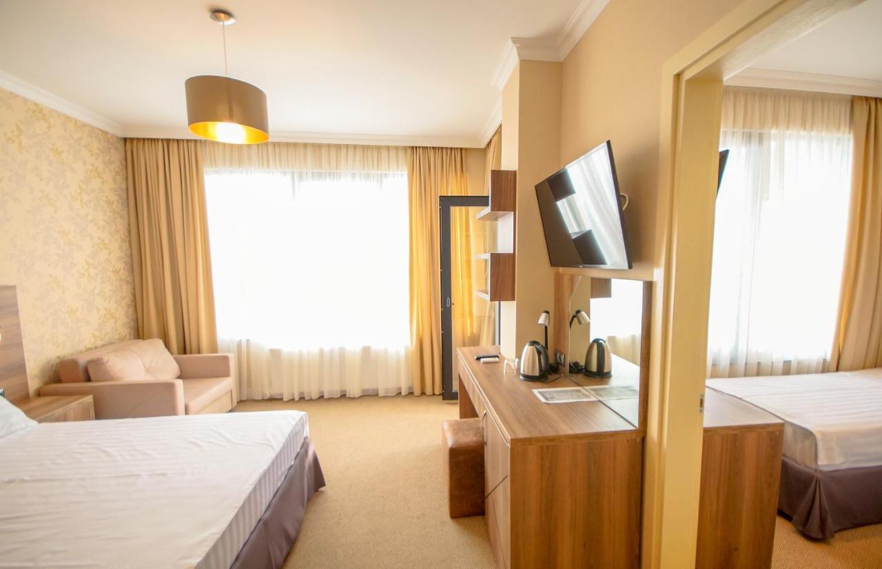 Hotel Montana クヴァリアティ エクステリア 写真